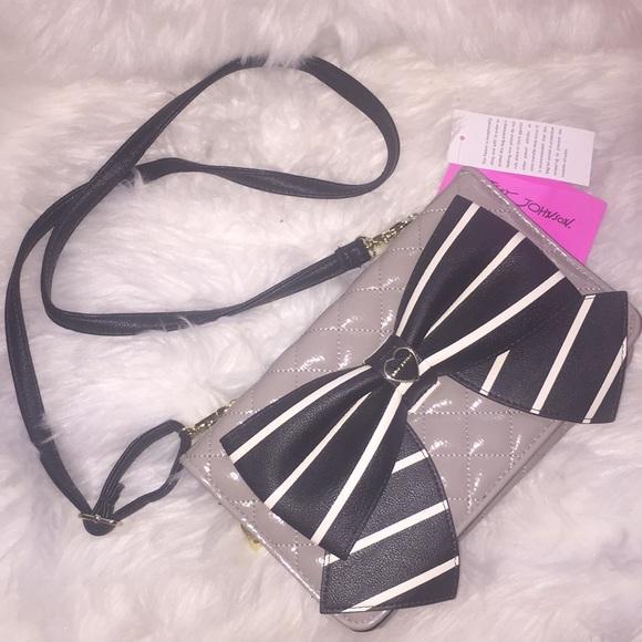 Betsey Johnson Handbags - 💞👜Betsey Johnson bow wos cross-body bag👜💞